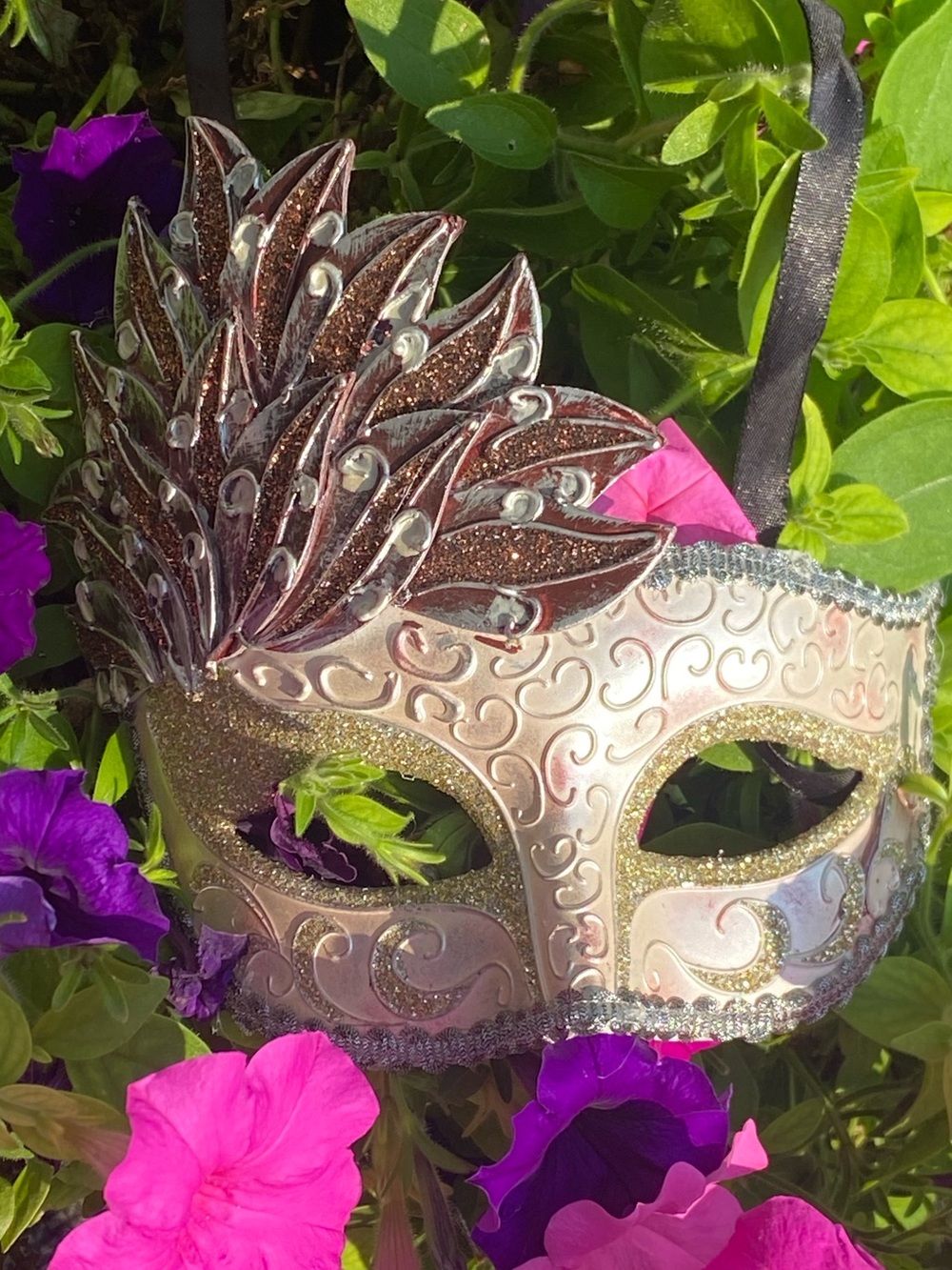 Elegant Pink and Gold Venetian Feathered Masquerade Mask